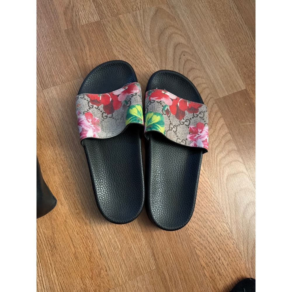 Gucci GG Blooms Supreme Floral Slides Black Geranium Print Sandals Size 37